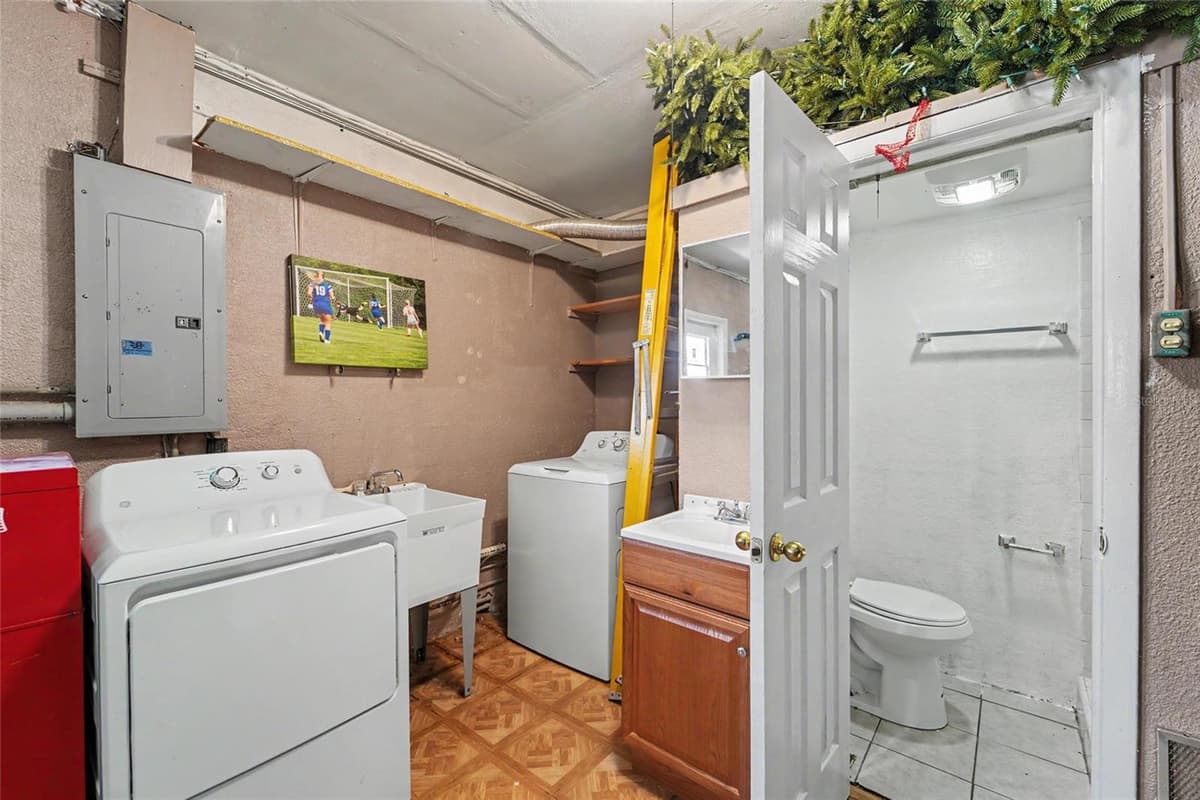 8879 LAKEWOOD DRIVE — photo 16 of 49