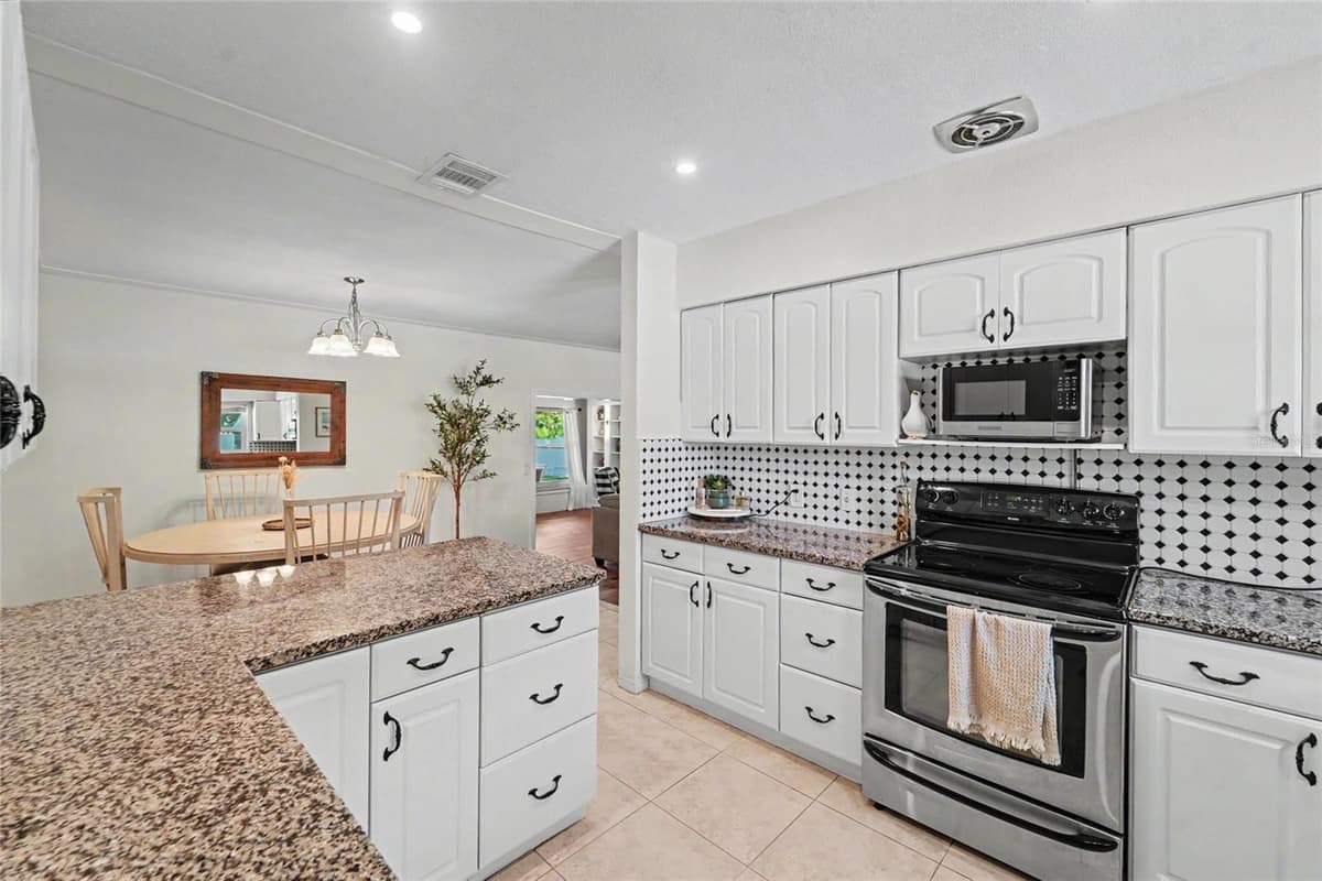 8879 LAKEWOOD DRIVE — photo 18 of 49