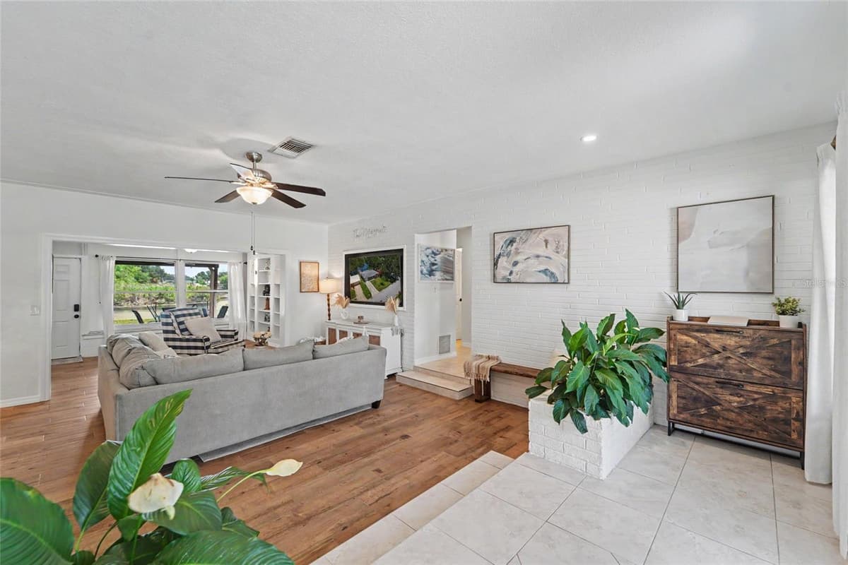 8879 LAKEWOOD DRIVE — photo 4 of 49