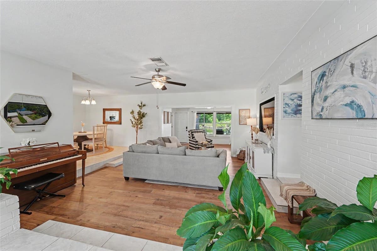 8879 LAKEWOOD DRIVE — photo 3 of 49