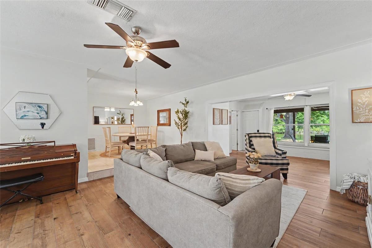 8879 LAKEWOOD DRIVE — photo 5 of 49