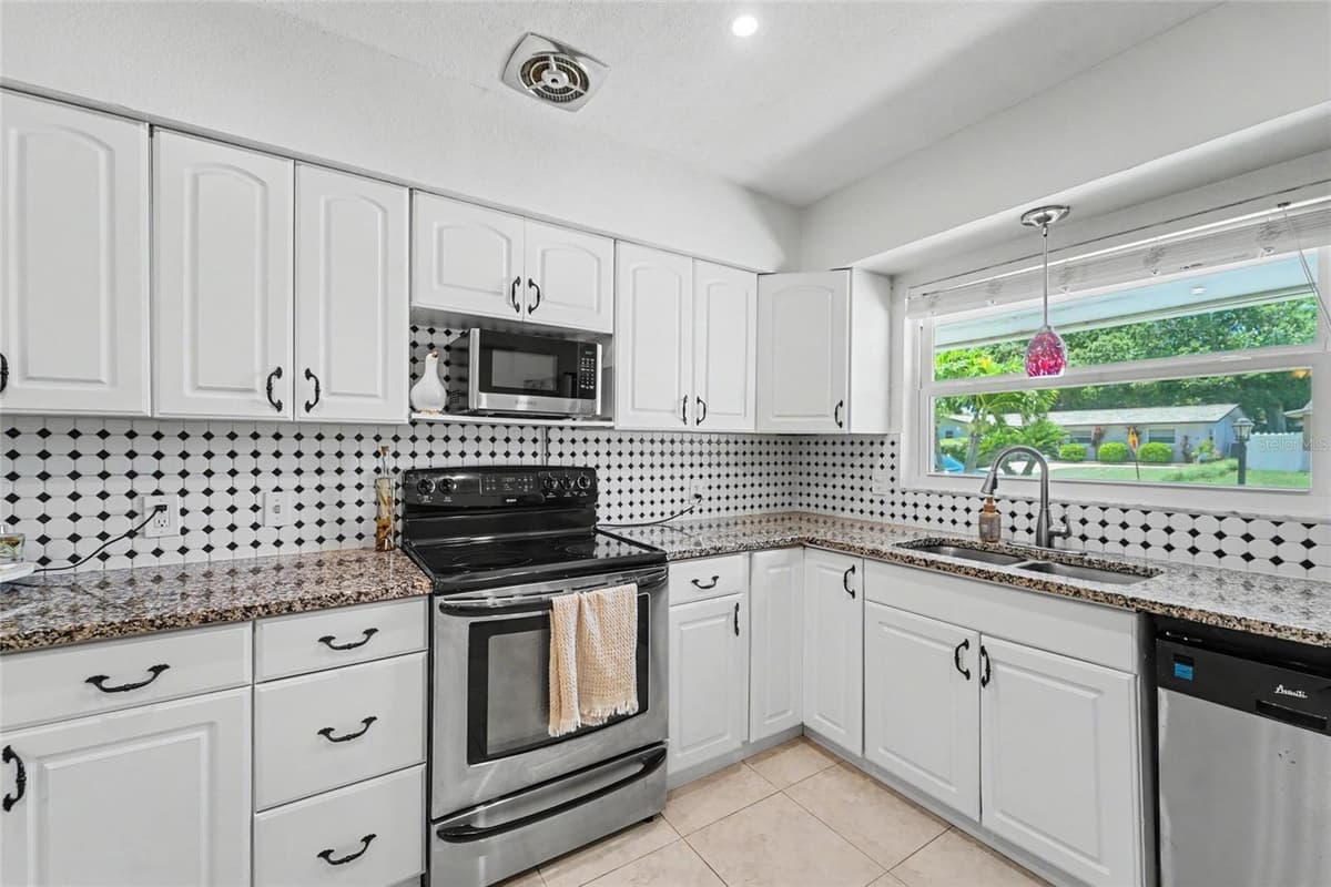 8879 LAKEWOOD DRIVE — photo 14 of 49