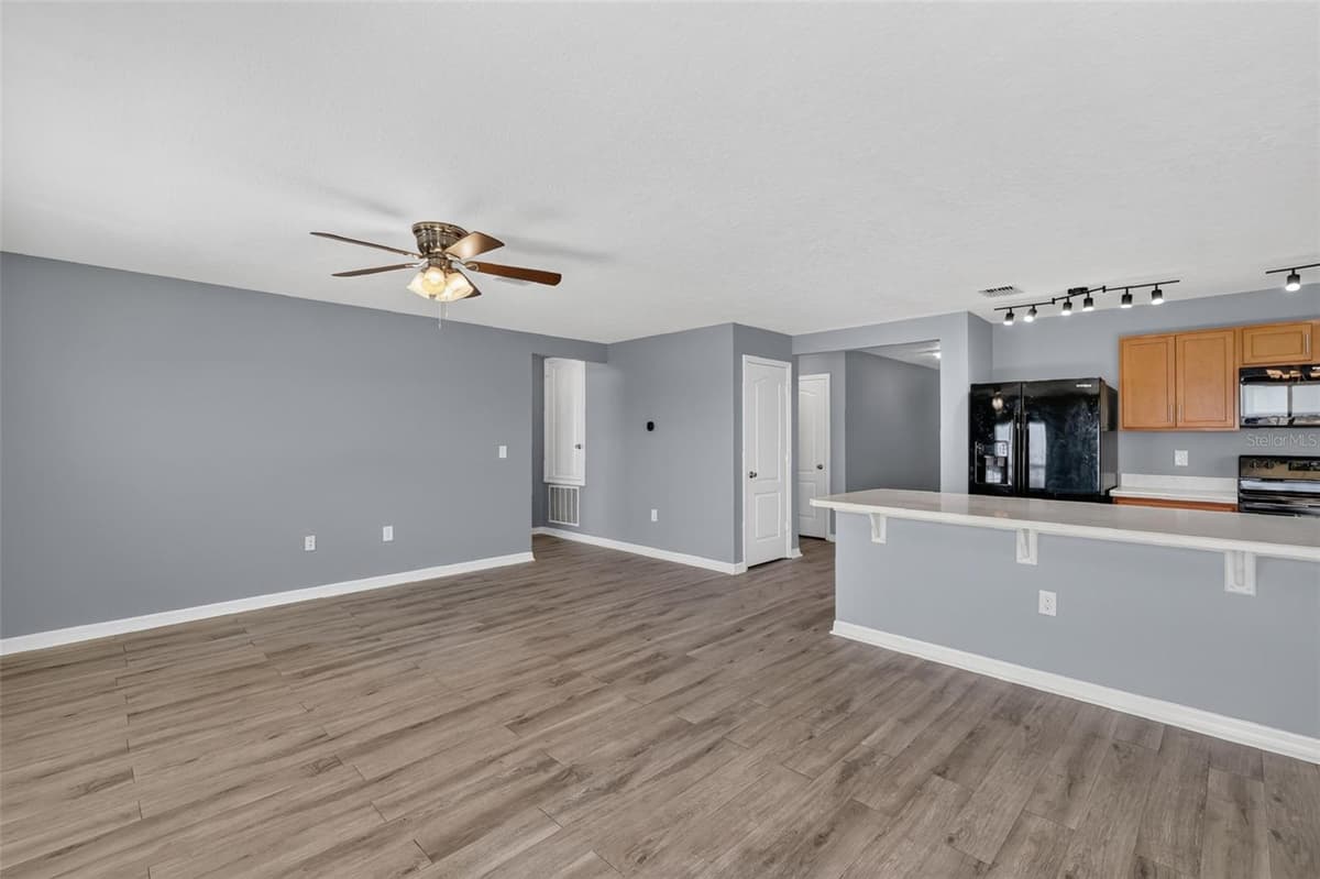 2465 BEGONIA STREET — photo 7 of 30