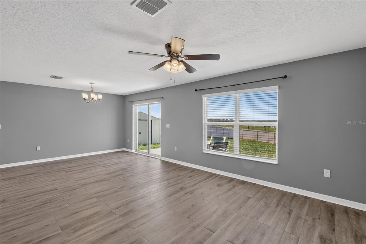 2465 BEGONIA STREET — photo 5 of 30