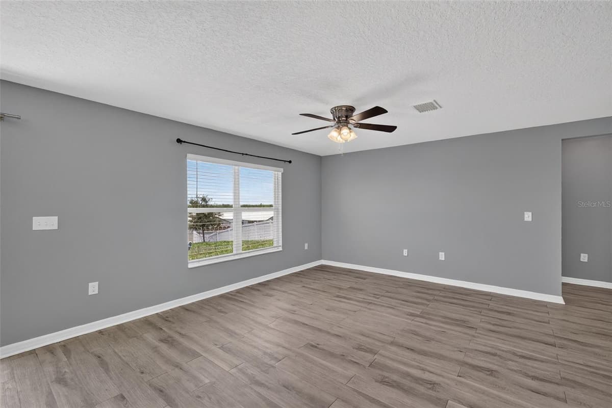 2465 BEGONIA STREET — photo 8 of 30