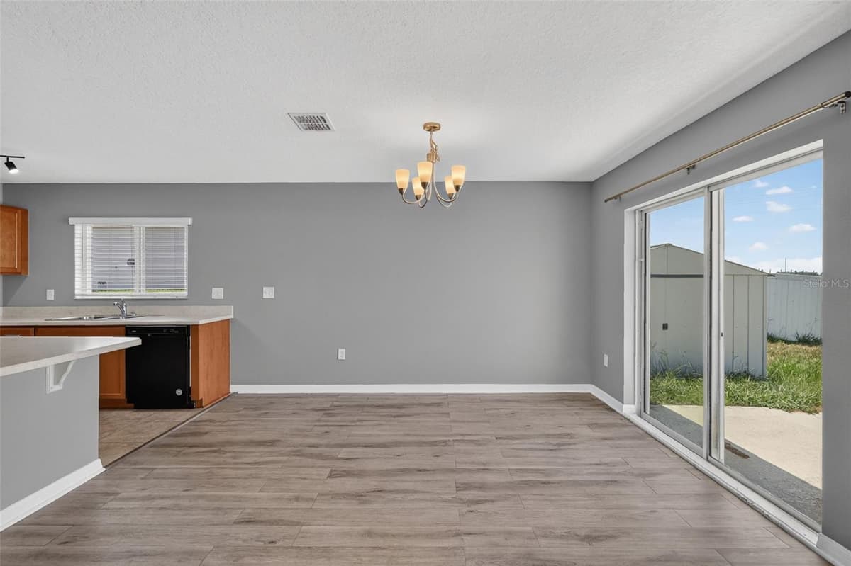 2465 BEGONIA STREET — photo 9 of 30