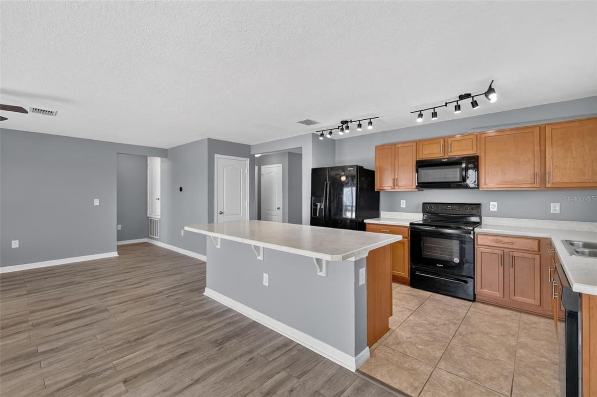 2465 BEGONIA STREET — photo 11 of 30