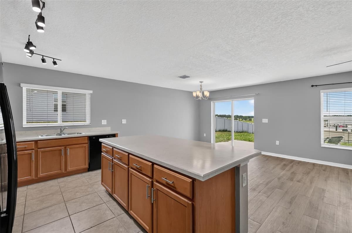 2465 BEGONIA STREET — photo 13 of 30
