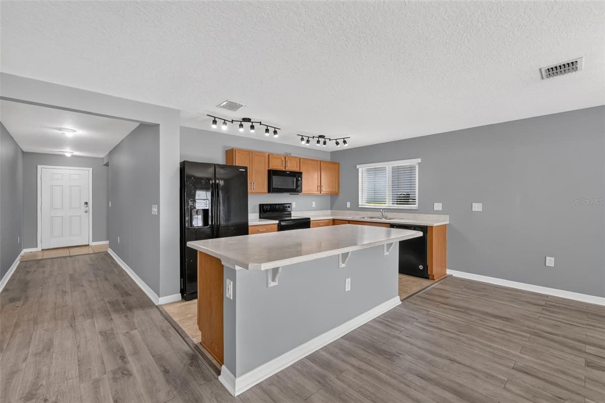 2465 BEGONIA STREET — photo 10 of 30