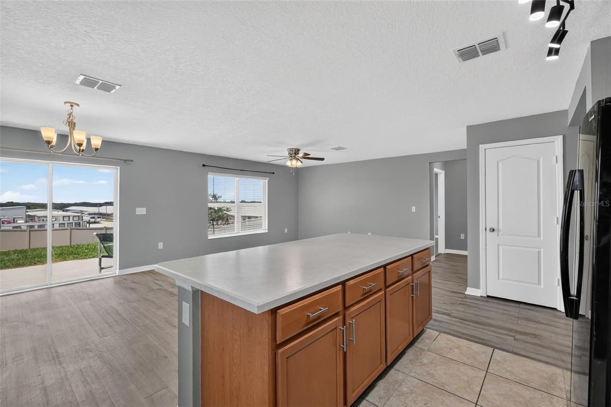 2465 BEGONIA STREET — photo 12 of 30