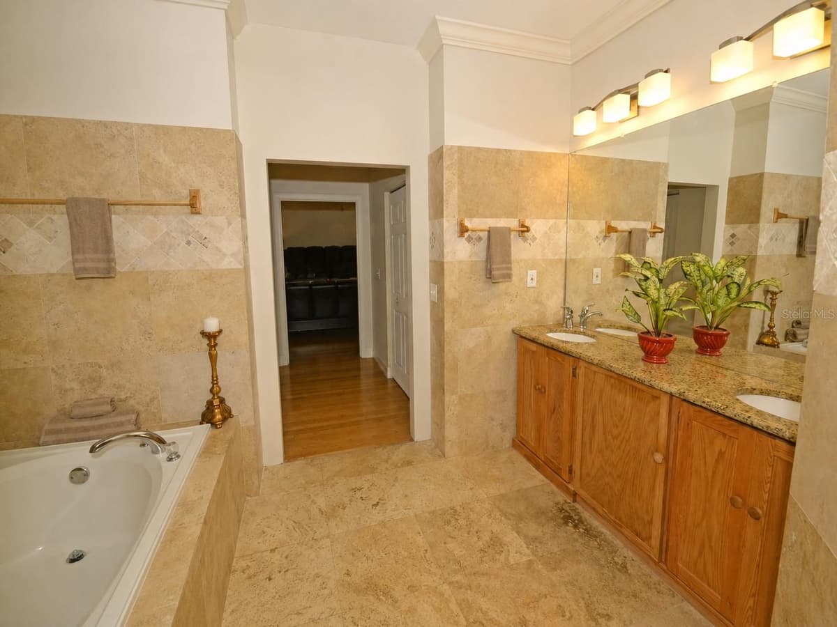 3517 HAINES ROAD — photo 8 of 25
