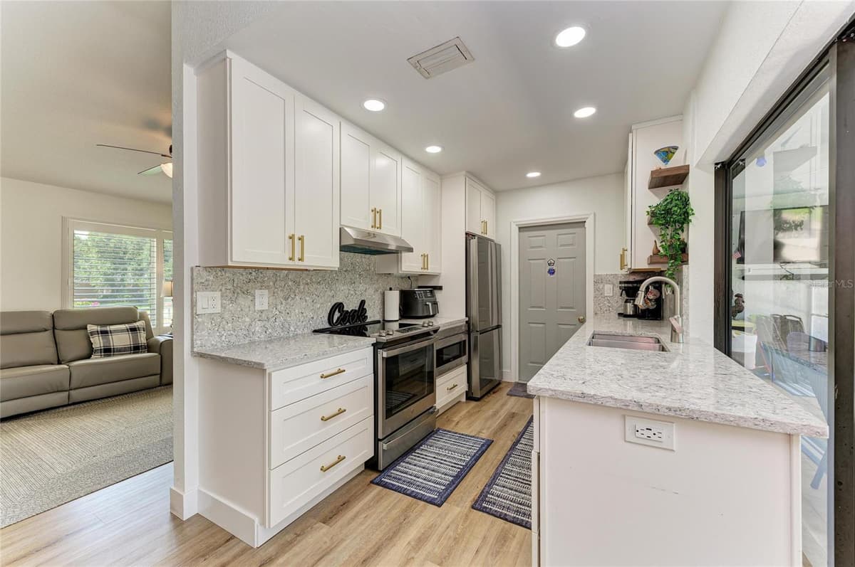18565 EDGEWATER DRIVE — photo 10 of 38