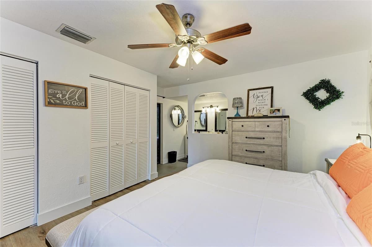 18565 EDGEWATER DRIVE — photo 17 of 38