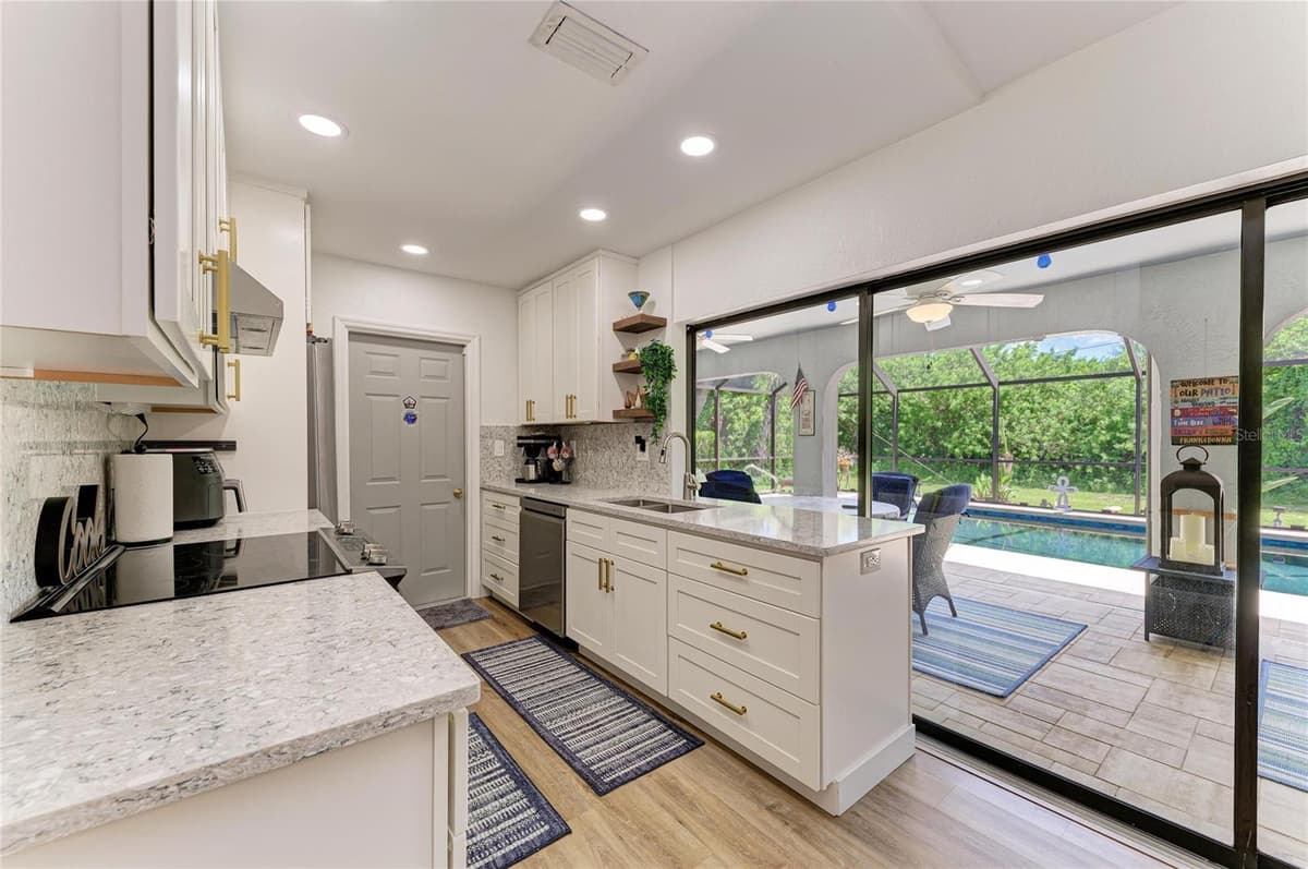 18565 EDGEWATER DRIVE — photo 8 of 38