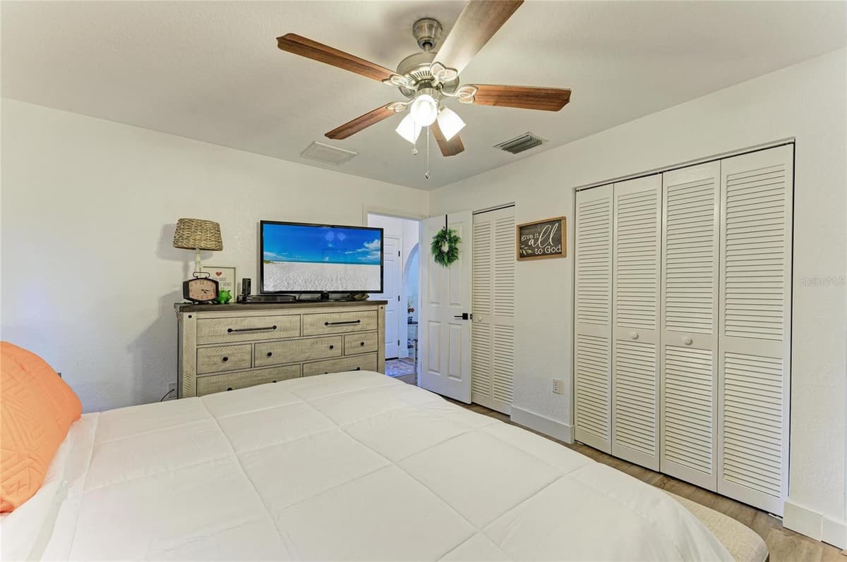 18565 EDGEWATER DRIVE — photo 18 of 38