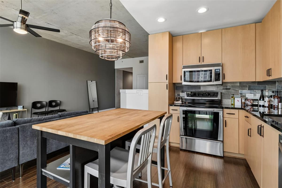 777 ASHLEY DRIVE — photo 11 of 93