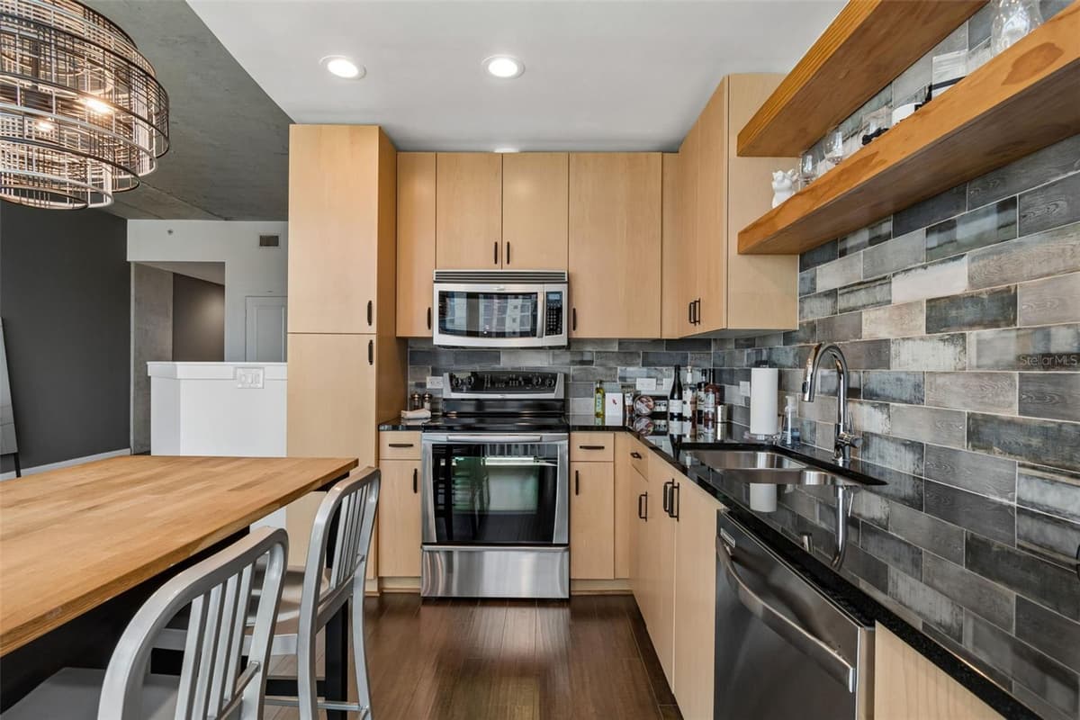 777 ASHLEY DRIVE — photo 17 of 93
