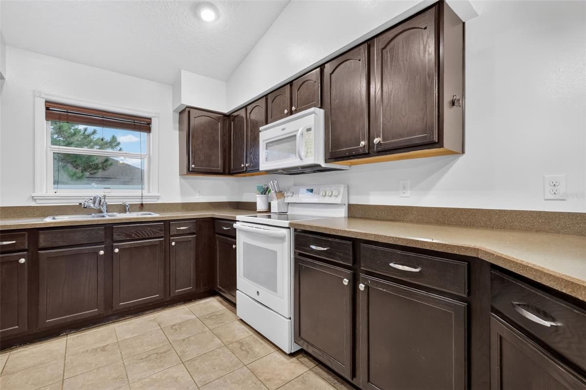 544 TORTOLA AVENUE — photo 13 of 37