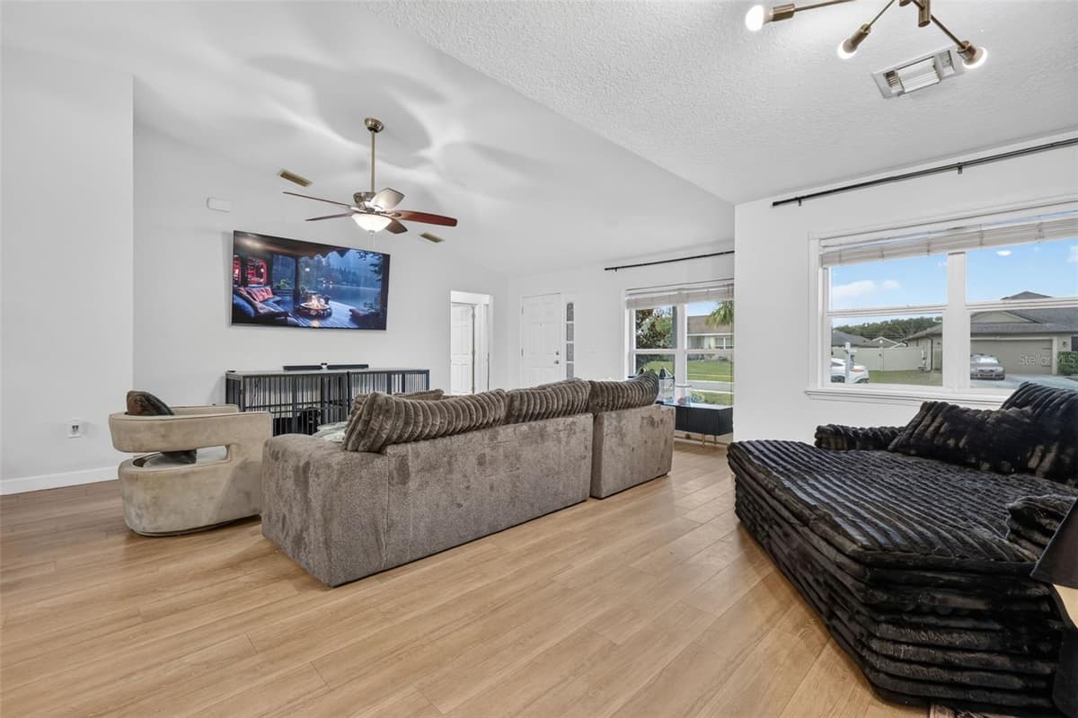 544 TORTOLA AVENUE — photo 10 of 37