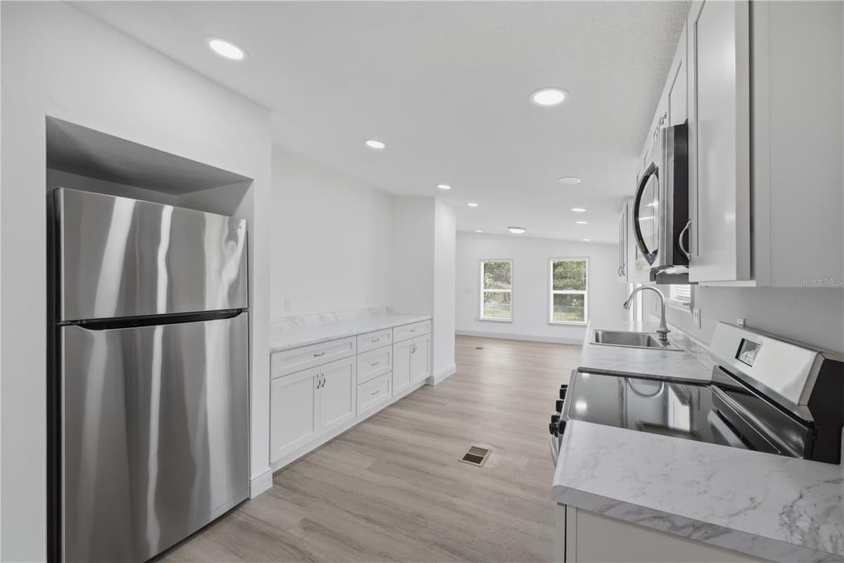 7904 CADILLAC AVENUE — photo 4 of 51