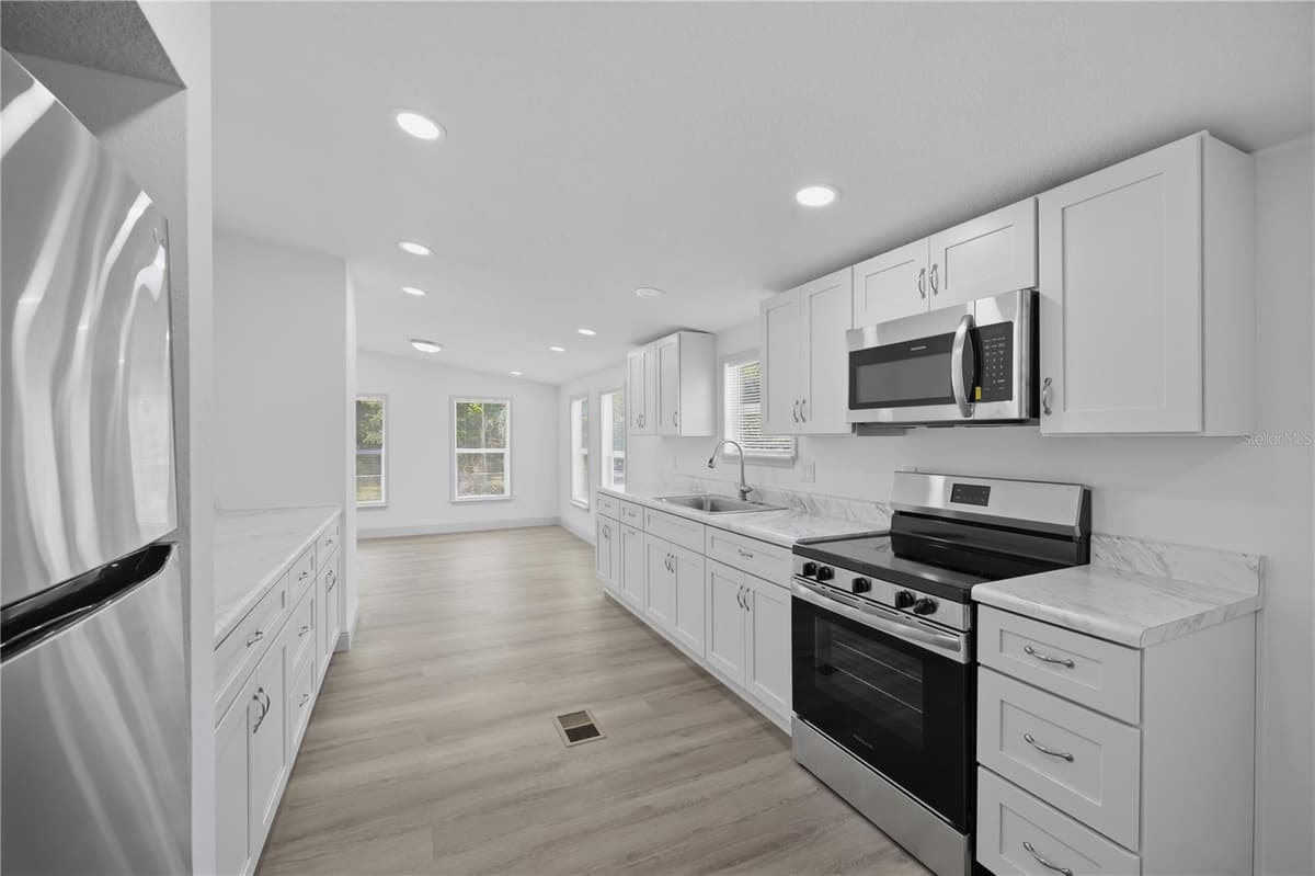 7904 CADILLAC AVENUE — photo 6 of 51