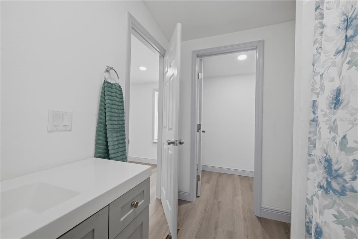 7904 CADILLAC AVENUE — photo 19 of 51