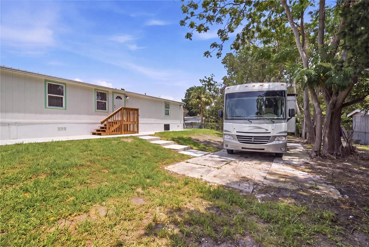 7904 CADILLAC AVENUE — photo 31 of 51