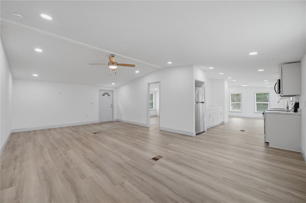 7904 CADILLAC AVENUE — photo 10 of 51