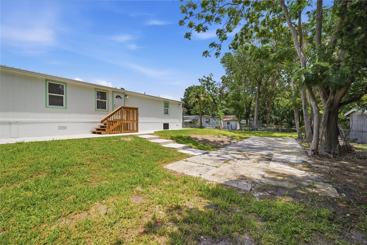7904 CADILLAC AVENUE — photo 33 of 51