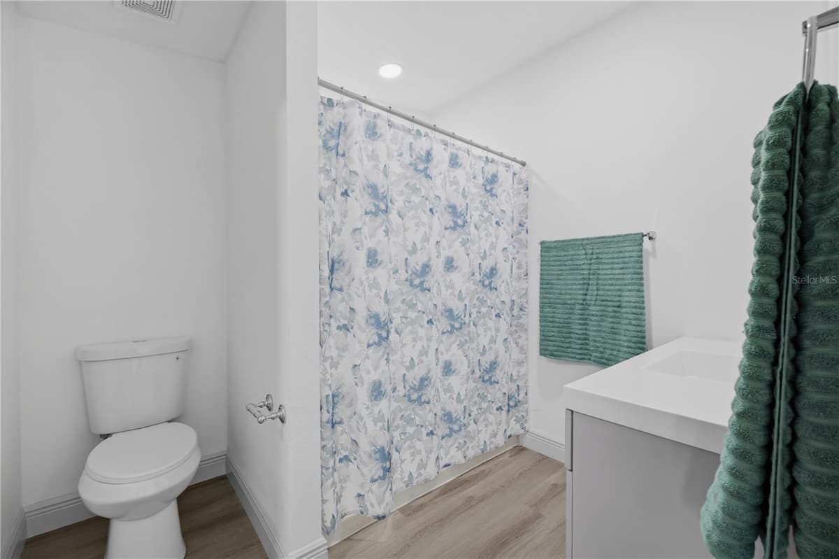 7904 CADILLAC AVENUE — photo 18 of 51