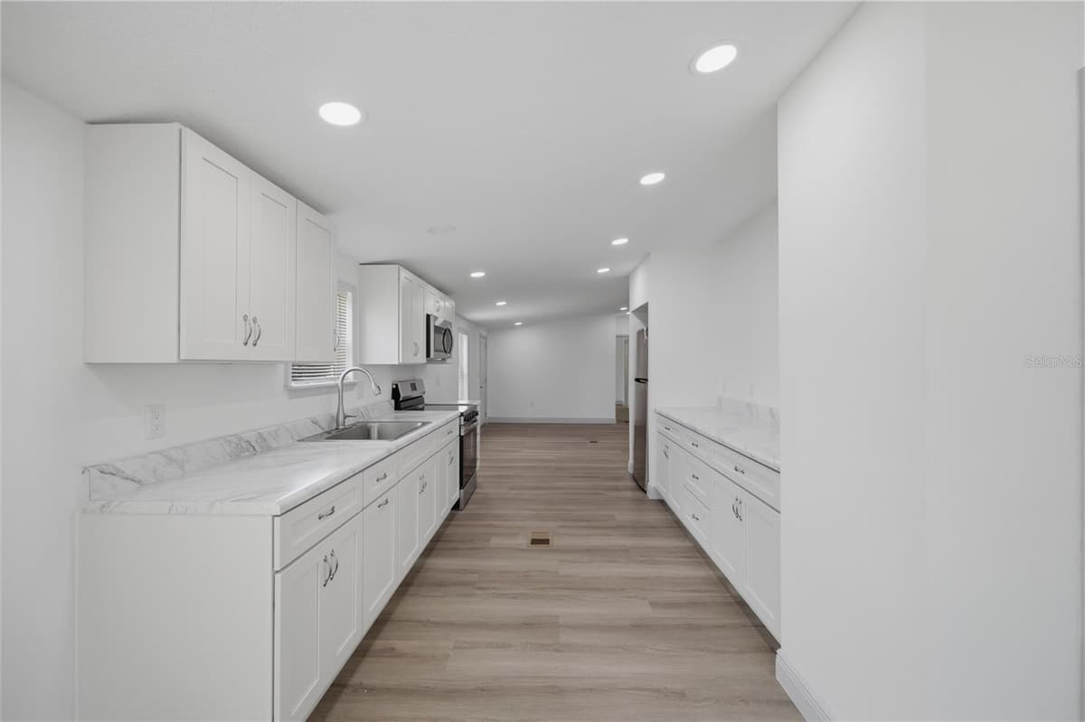 7904 CADILLAC AVENUE — photo 5 of 51