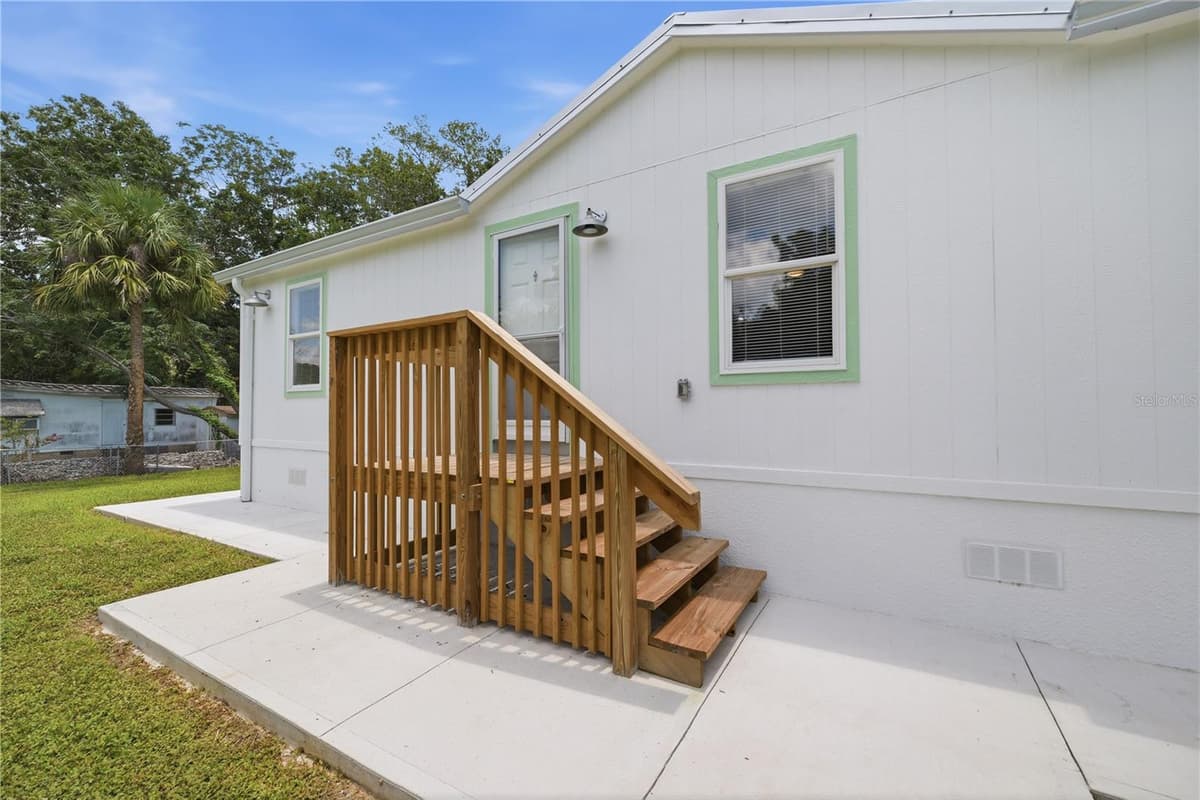 7904 CADILLAC AVENUE — photo 16 of 51