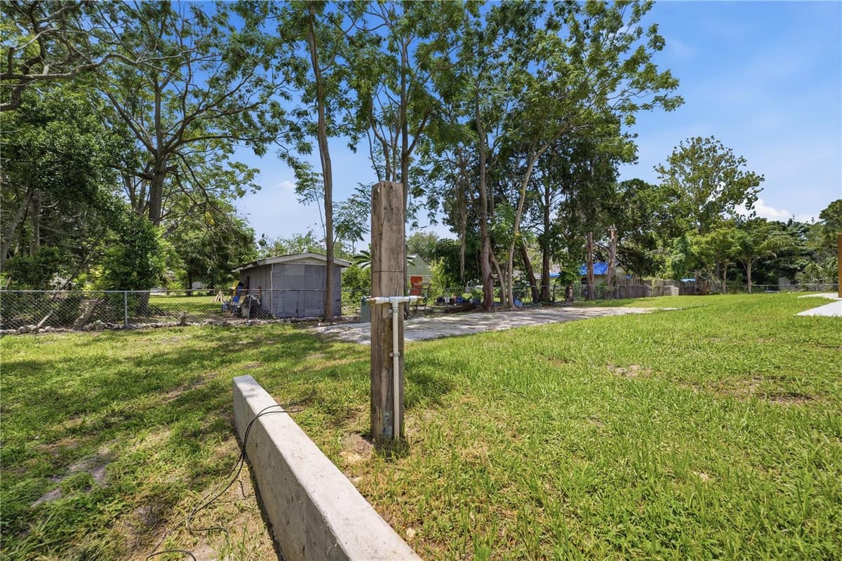7904 CADILLAC AVENUE — photo 35 of 51