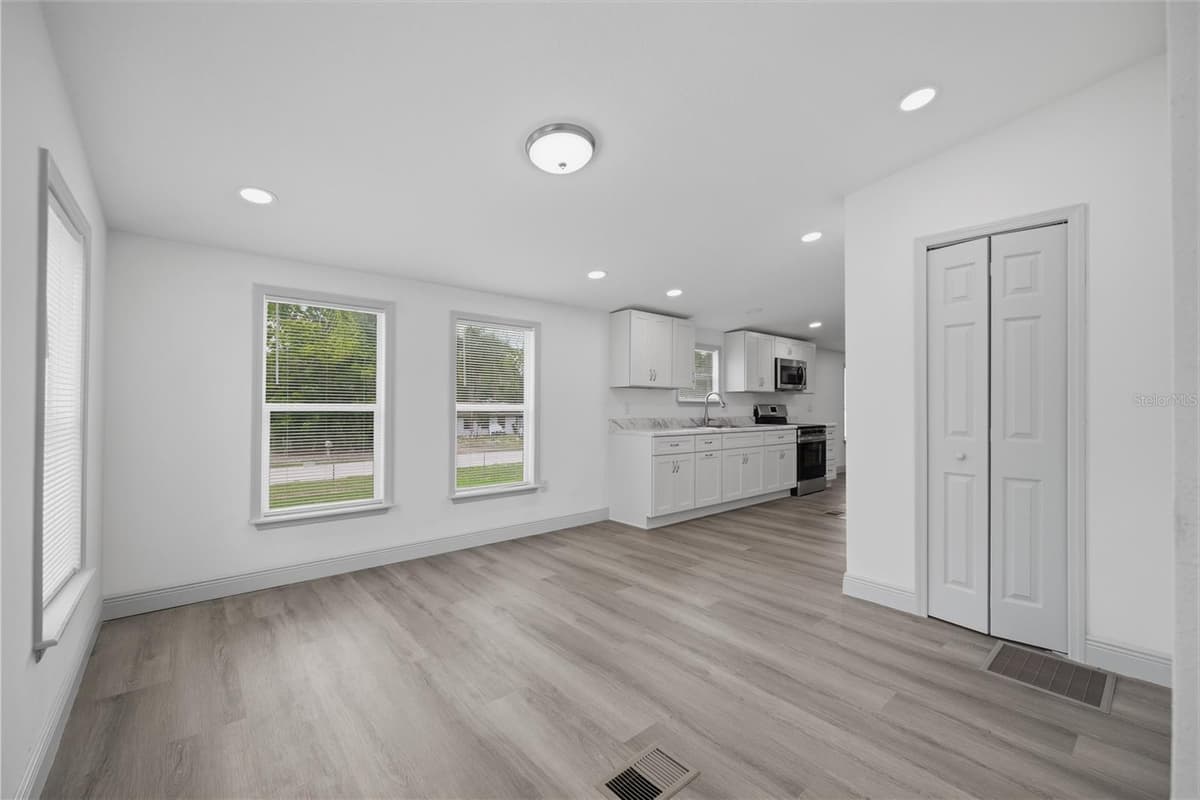 7904 CADILLAC AVENUE — photo 8 of 51