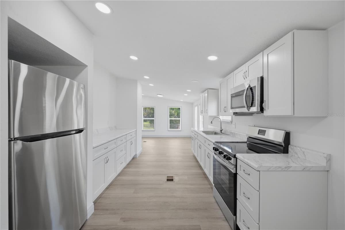 7904 CADILLAC AVENUE — photo 2 of 51