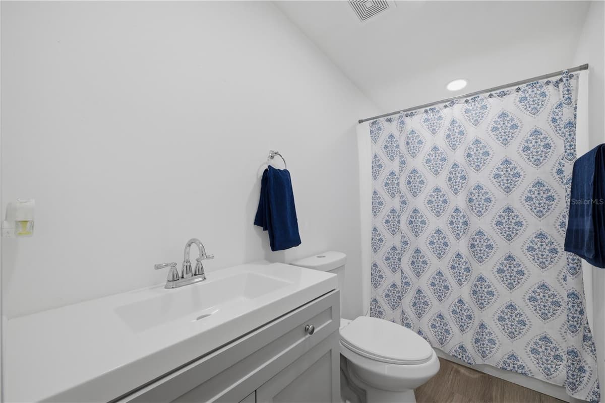 7904 CADILLAC AVENUE — photo 23 of 51
