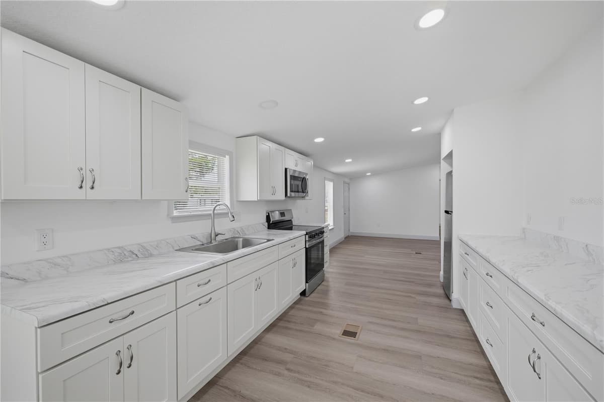 7904 CADILLAC AVENUE — photo 3 of 51
