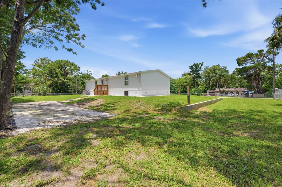7904 CADILLAC AVENUE — photo 26 of 51