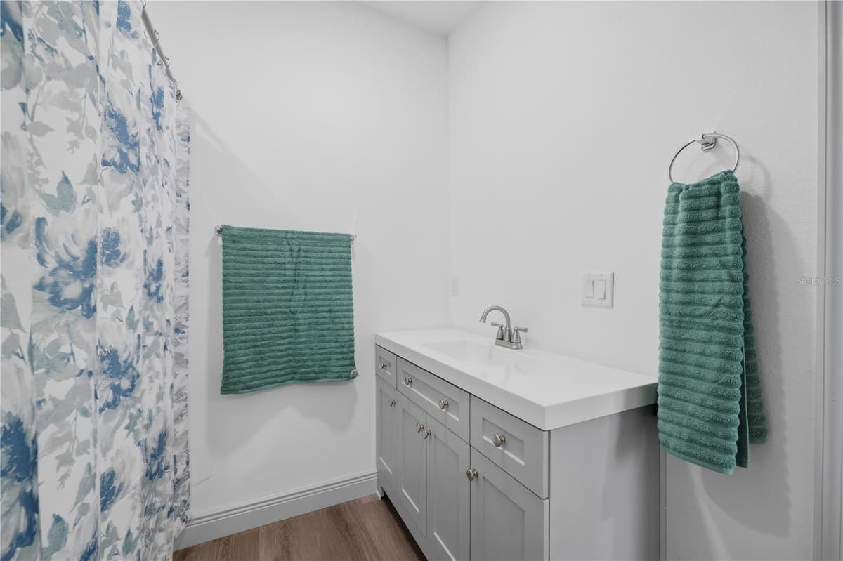 7904 CADILLAC AVENUE — photo 20 of 51