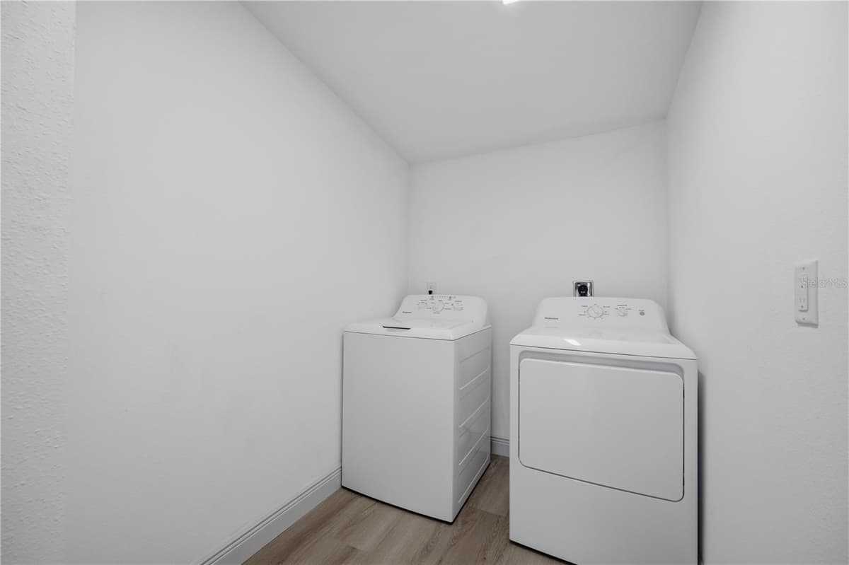 7904 CADILLAC AVENUE — photo 15 of 51