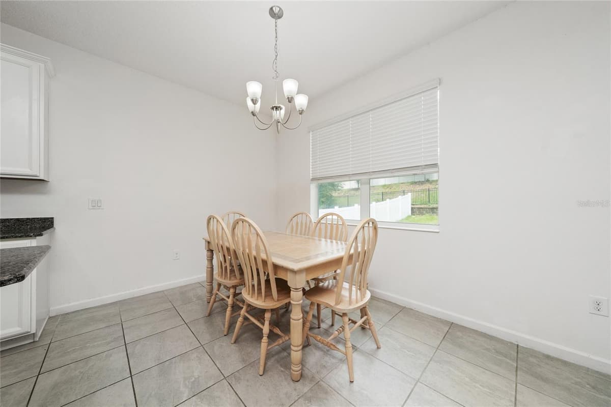 417 SAPPHIRE DRIVE — photo 10 of 34