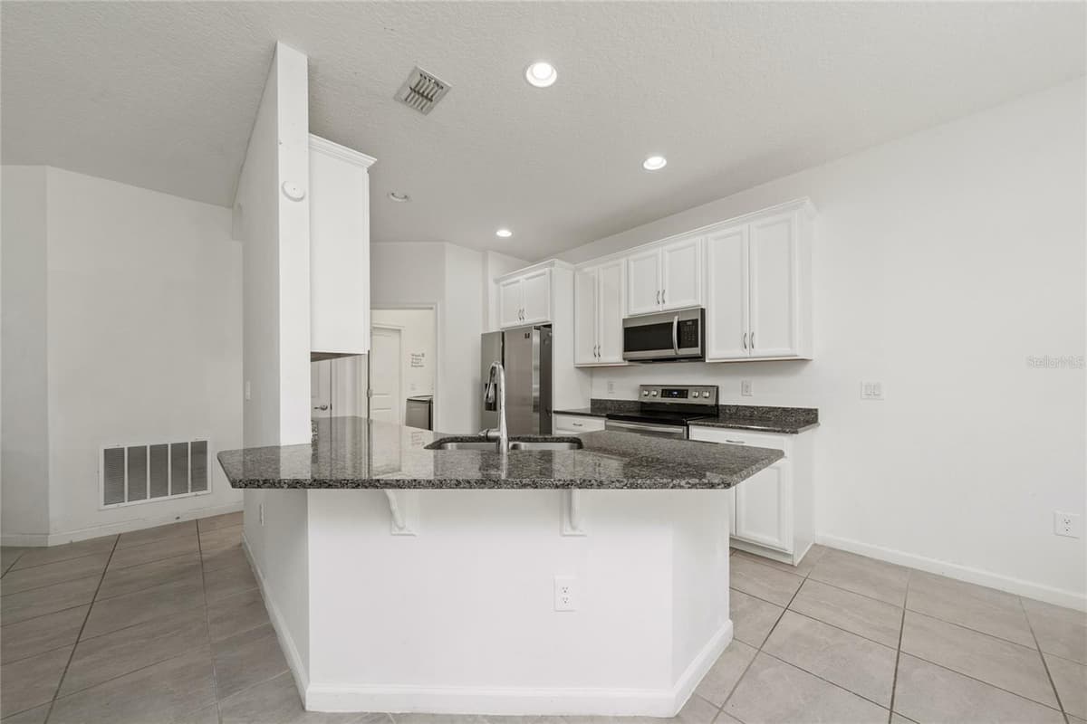 417 SAPPHIRE DRIVE — photo 15 of 34