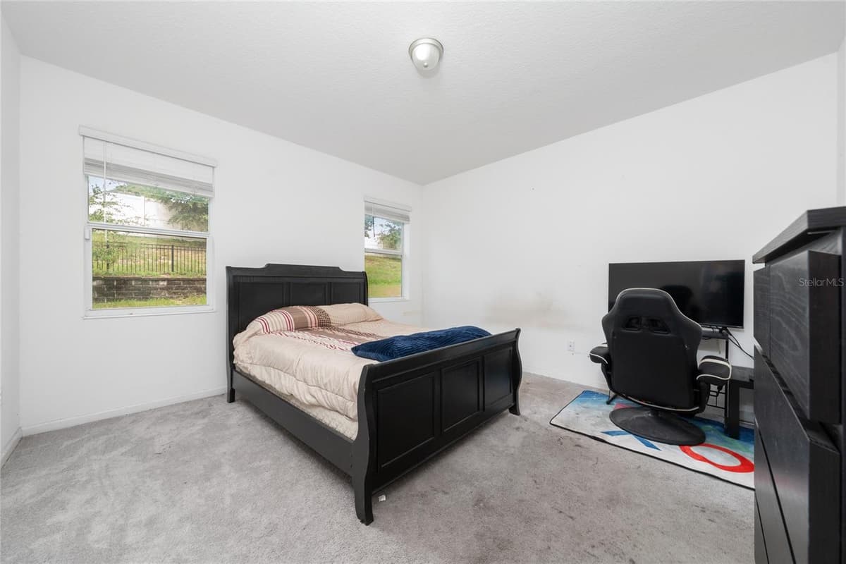 417 SAPPHIRE DRIVE — photo 16 of 34