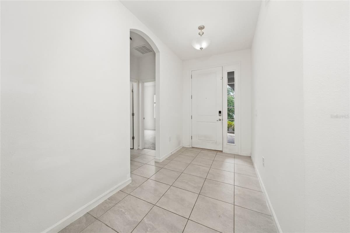 417 SAPPHIRE DRIVE — photo 2 of 34
