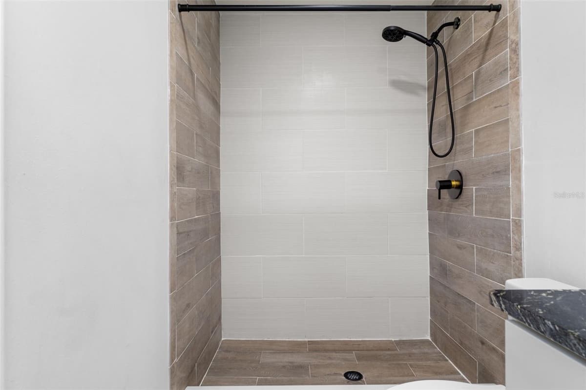 211 DAVIS STREET — photo 28 of 49
