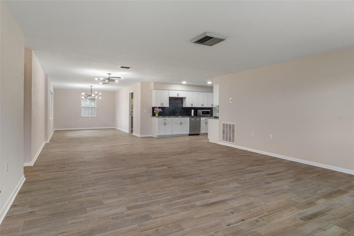 211 DAVIS STREET — photo 10 of 49