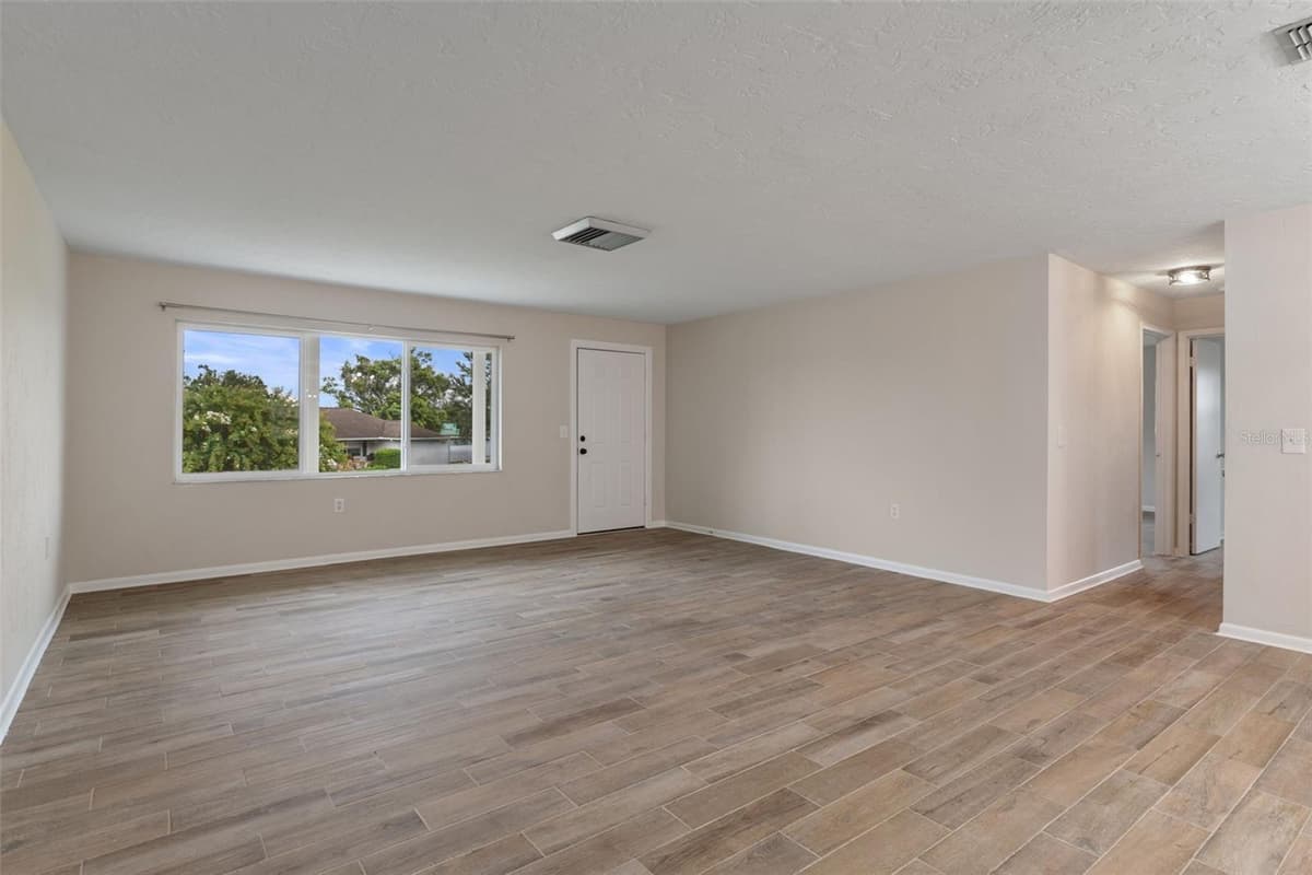 211 DAVIS STREET — photo 12 of 49