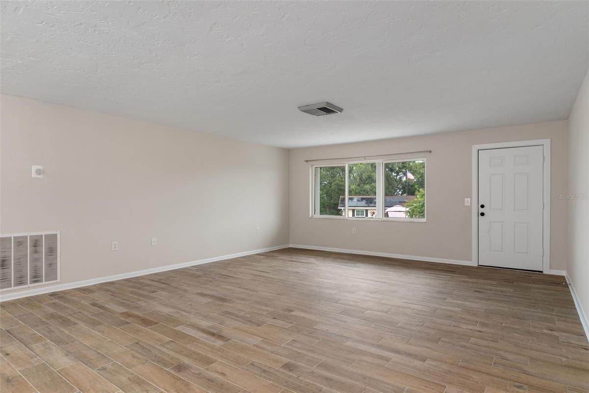 211 DAVIS STREET — photo 33 of 49