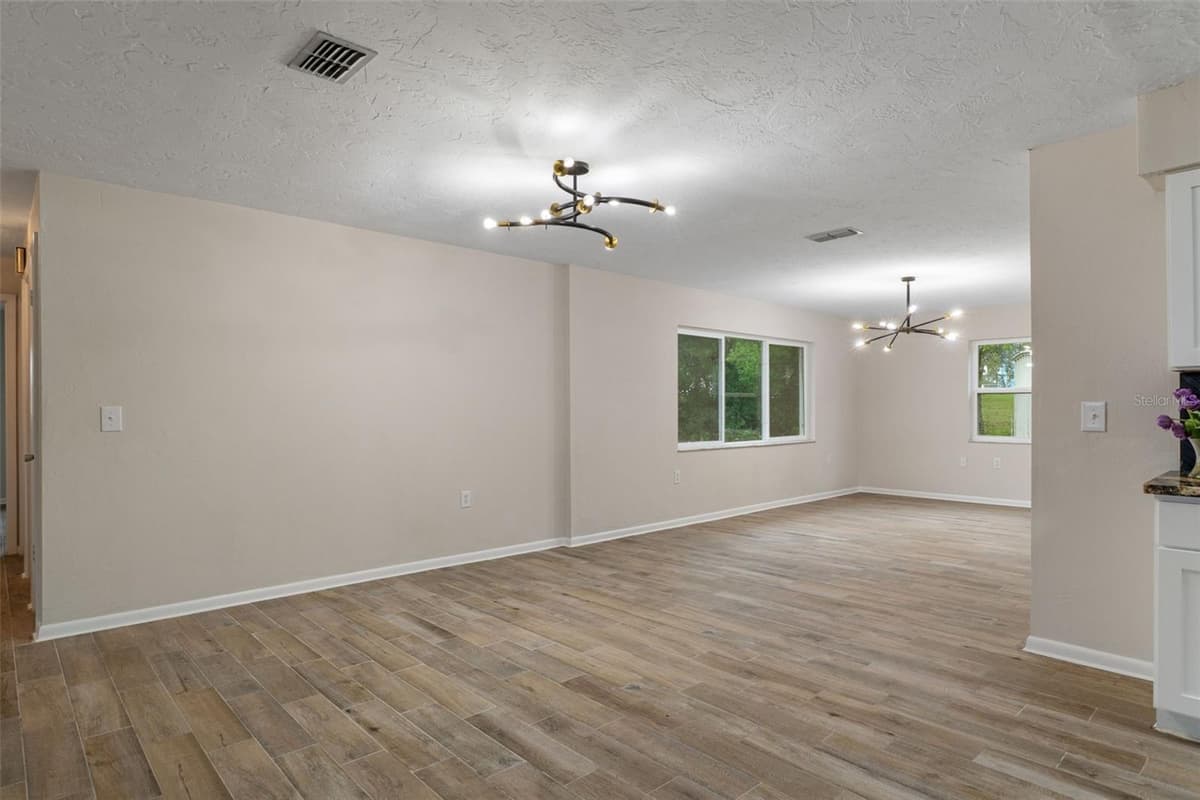 211 DAVIS STREET — photo 17 of 49
