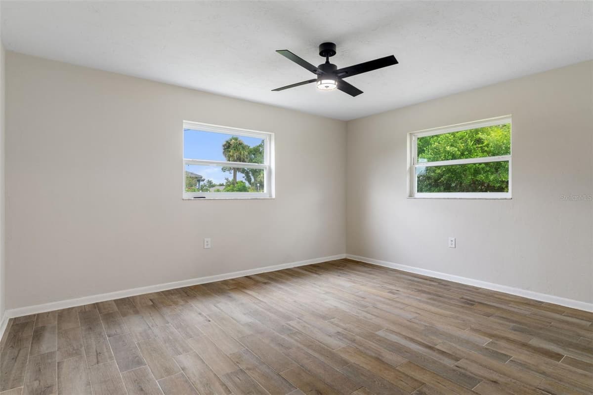211 DAVIS STREET — photo 32 of 49
